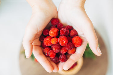 25 STRAWBERRY TREE Edible Red Berry Tree Arbutus Unedo Seeds Irish Killarney